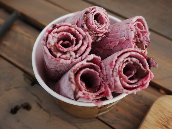 Roll ice cream framboise